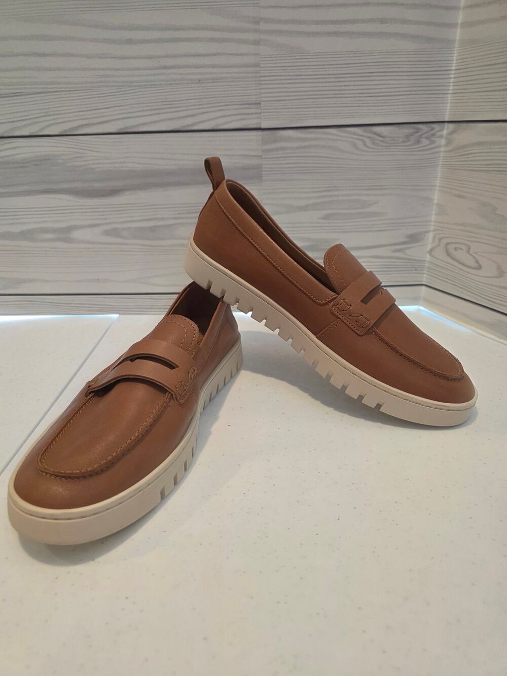 Vionic Uptown Camel Leather Slip-on Loafer Women's Size 9 WIDE